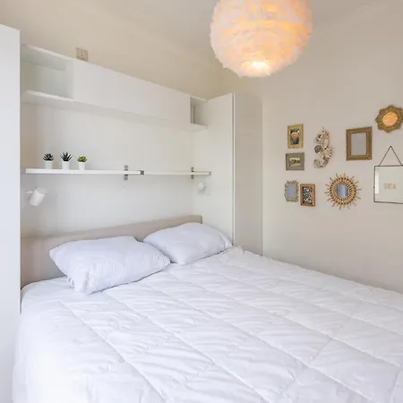 One-bedroom On The Seafront Apartment *