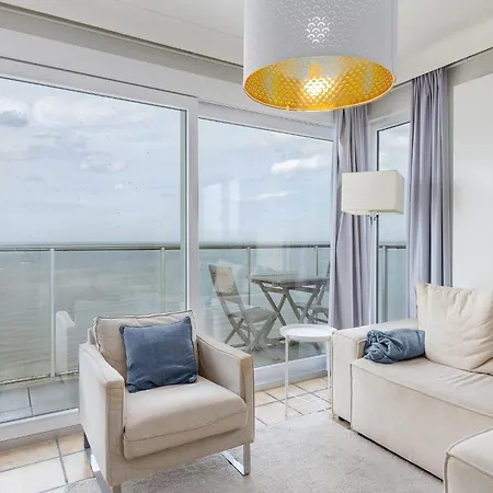 One-bedroom On The Seafront Apartment *